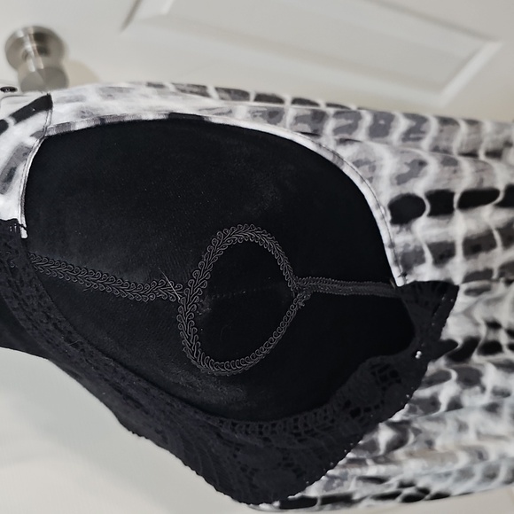 NWOT No Boundaries Black & White Tie Dye Crochet Tank XL Juniors - Picture 9 of 11